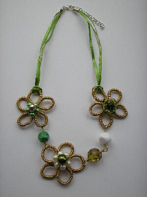 Green flower necklace, can be made in different colours