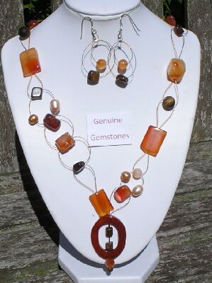 Carnelion,Sardonyx,Bronzite and Pearl necklace and earrings